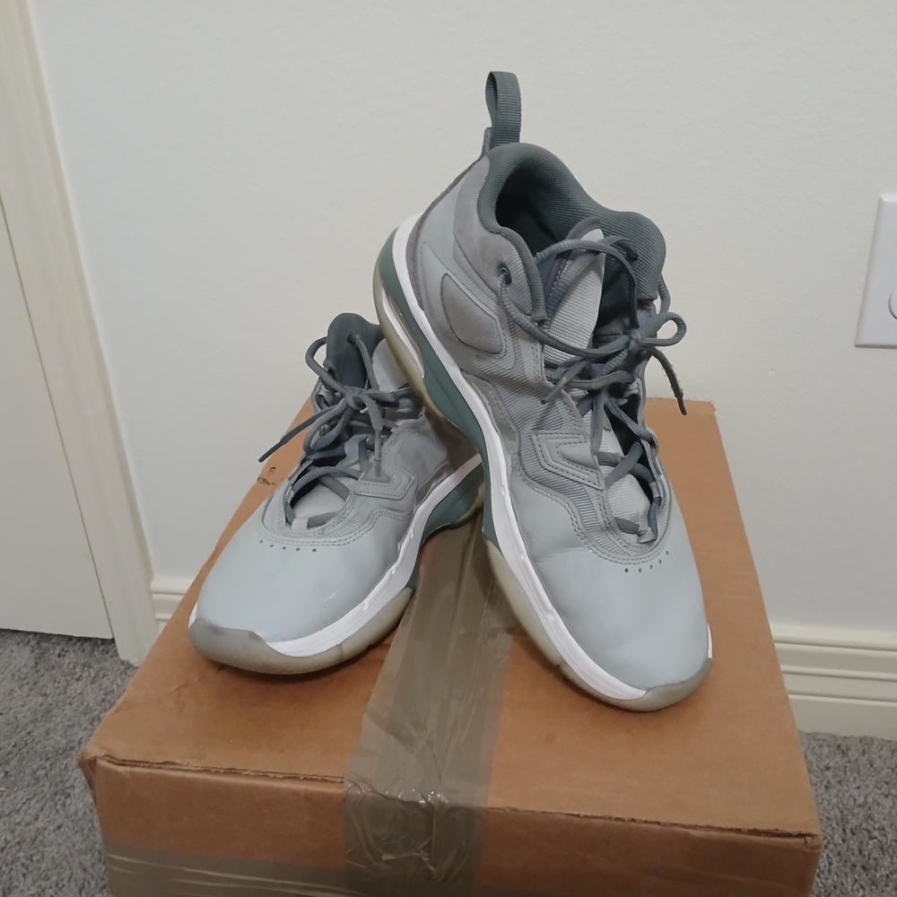 Jordan Stay Loyal 3 basketball shoes in a wolf grey and white sneakers Nikes